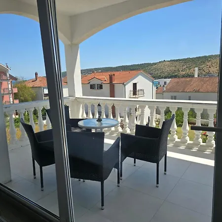 Anton Apartment
