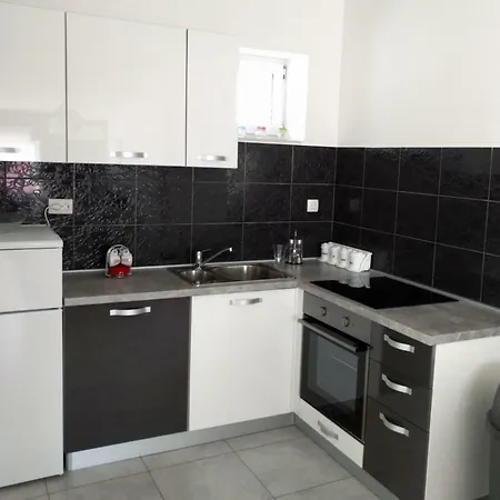 Anton Apartment *